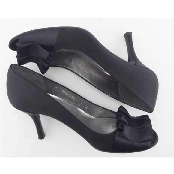 Stuart Weitzman Black Satin Ruffle Peep Toe Heel Pumps 7 - Picture 5 of 8